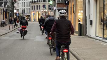 Dan Sperling on a bike in Ghent